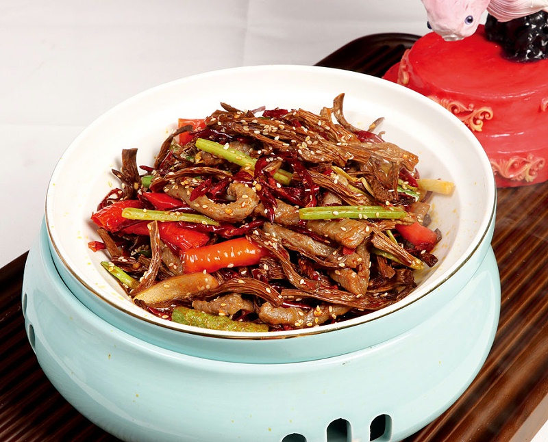 干锅茶树菇滑牛肉
